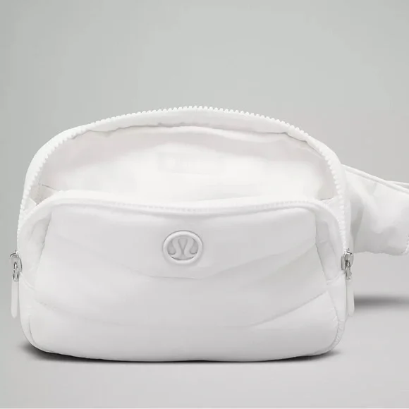 Lululemon Everywhere Belt Bag Large 2L Wunder Puff in White - Picture 4 of 10